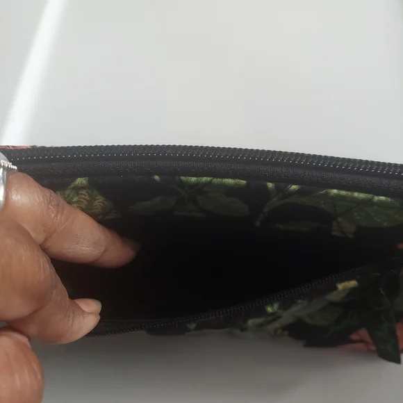 EUC - VERA BRADLEY WRISLET/WALLET - Picture 3 of 6